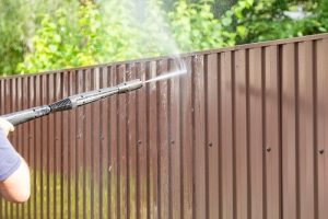cleaning-fence-with-high-pressure-power-washer-cleaning-dirty-wall-vinyl-home-products-restoration
